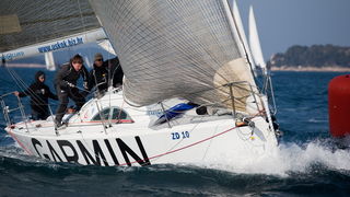 Zadar, 260211.
U Biogradskom akvatoriju se ovoga vikenda odrzava 11. Karnevalska regata. U tri jedrenja natjecati ce se 50-ak brodova.
Na slici: detalj sa subotnjeg jedrenja.
Foto: Vladimir Ivanov / CROPIX Zadar, 260211.
U Biogradskom akvatoriju se ovoga vikenda odrzava 11. Karnevalska regata. U tri jedrenja natjecati ce se 50-ak brodova.
Na slici: detalj sa subotnjeg jedrenja.
Foto: Vladimir Ivanov / CROPIX