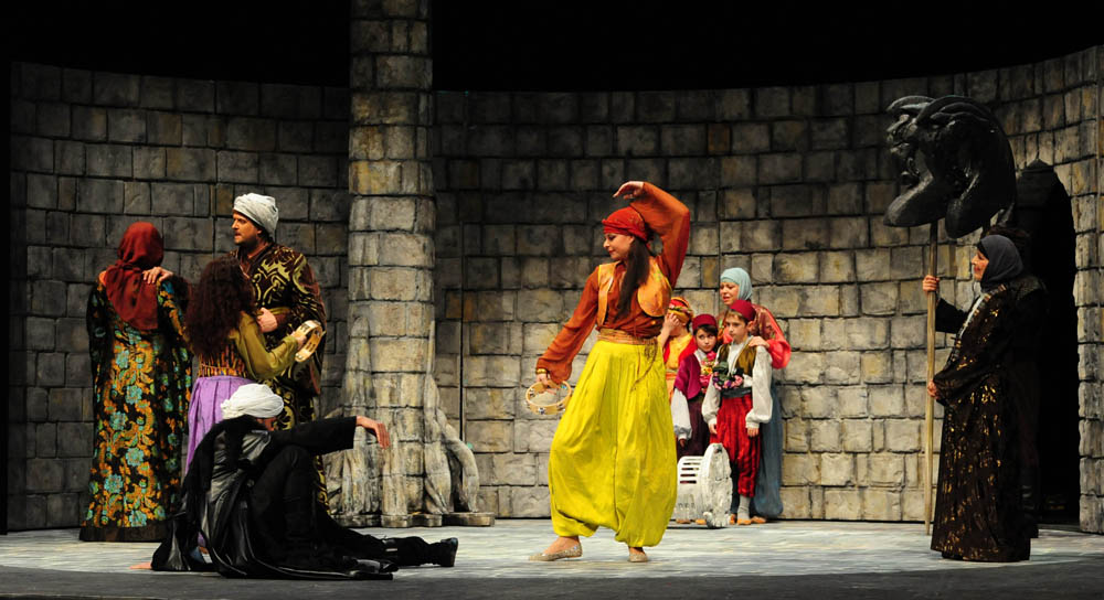 Zadar, 23.02.2012. snimio: Nenad Marčev
Gradsko kazalište Marina Držića Dubrovnik
Milan Ogrizović
HASANAGINICA
redatelj: Ivan Leo Lemo
Igraju: Jasna Jukić, Vladimir Posavec, Slavko Juraga, Milka Podrug Kokotović, Izmira Brautović, Lana Helena Hul Zadar, 23.02.2012. snimio: Nenad Marčev
Gradsko kazalište Marina Držića Dubrovnik
Milan Ogrizović
HASANAGINICA
redatelj: Ivan Leo Lemo
Igraju: Jasna Jukić, Vladimir Posavec, Slavko Juraga, Milka Podrug Kokotović, Izmira Brautović, Lana Helena Hul