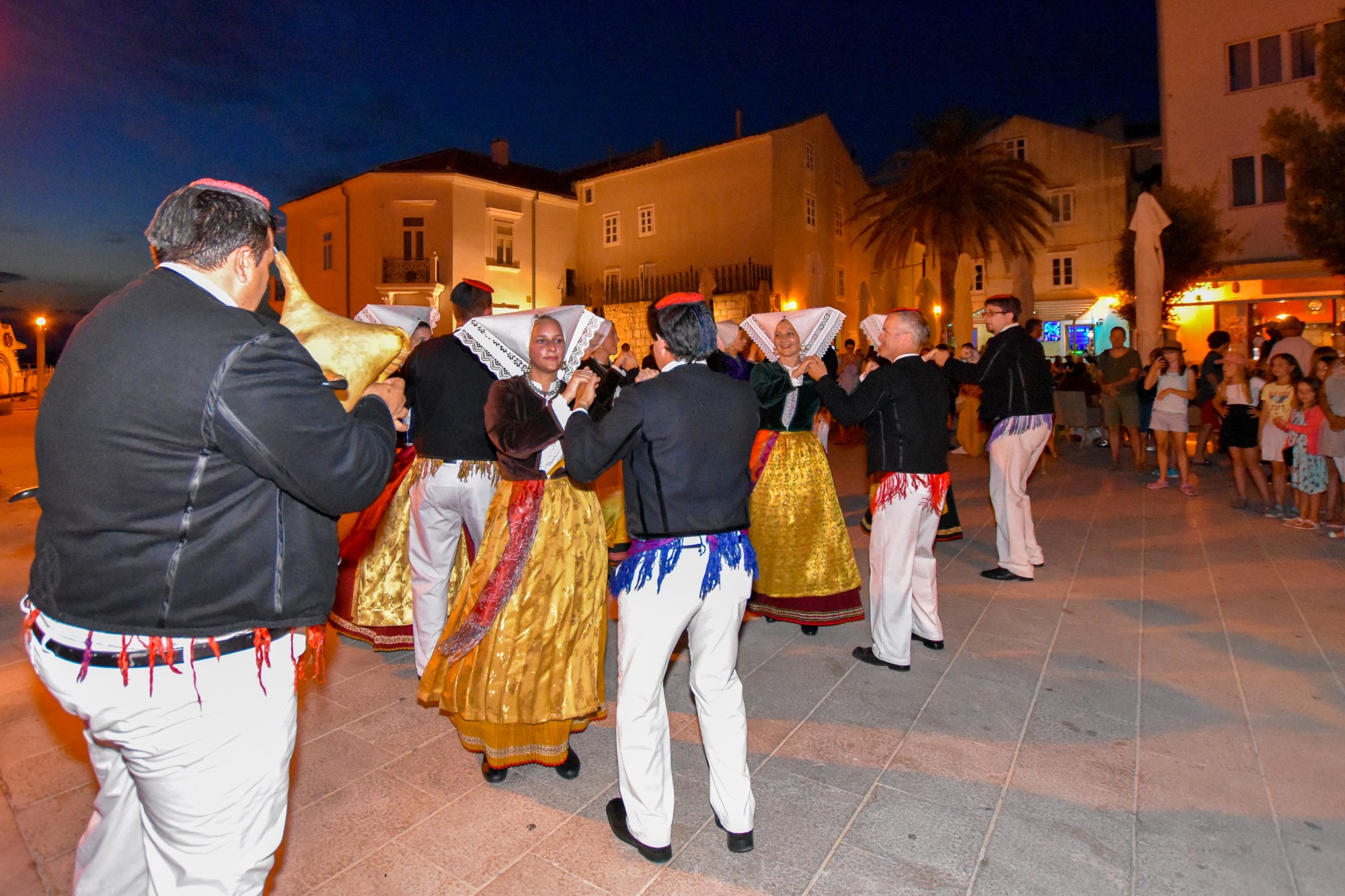 Etno večer s KUD Družina u Pagu Etno večer s KUD Družina u Pagu