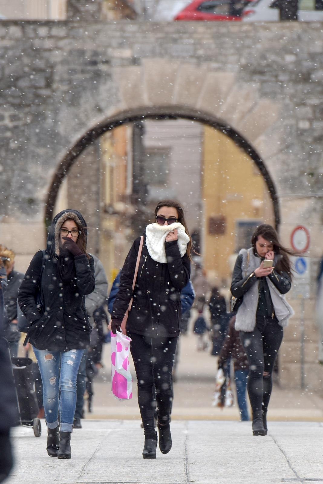 Prve snježne pahulje u Zadru