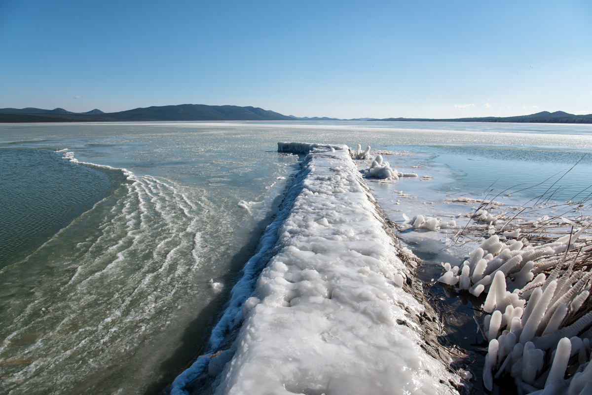 Debeli minusi i orkanska bura zaledili Vransko jezero Debeli minusi i orkanska bura zaledili Vransko jezero