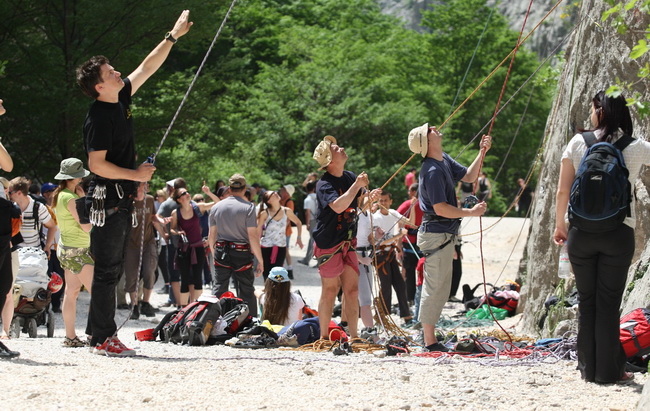 Zadar, 010510.
Na praznik rada u Nacionalnom parku Paklenica tradicionalno se okupljaju penjaci i izletnici koji su i ove godine bili u velikom broju. Takodjer se odrzalo medjunarodno natjecanje u brzom penjanju Big wall speed climbing u muskoj i zenskoj Zadar, 010510.
Na praznik rada u Nacionalnom parku Paklenica tradicionalno se okupljaju penjaci i izletnici koji su i ove godine bili u velikom broju. Takodjer se odrzalo medjunarodno natjecanje u brzom penjanju Big wall speed climbing u muskoj i zenskoj