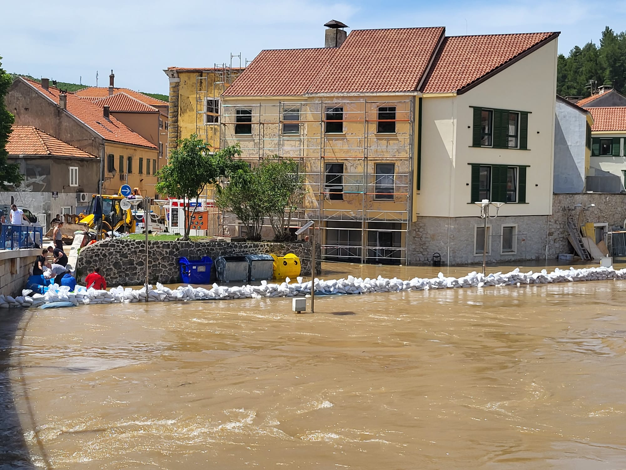 Obrovac: Zrmanja dosegnula nikad zabilježen vodostaj