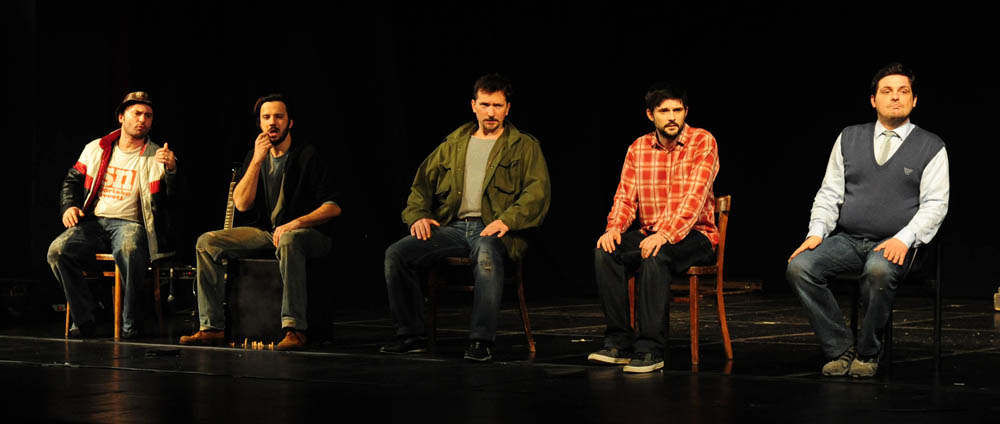 Zadar, 21.01.2013. snimio: Nenad Marčev
TEATAR EXIT, Zagreb
Saša Anočić
KAUBOJI
redatelj: Saša Anočić
igraju: Živko Anočić, Matija Antolić,
Hrvoje Barišić, Krunoslav Klabučar,
Rakan Rushaidat, Radovan Ruždjak i Ivana Rushaidat
izvan pre Zadar, 21.01.2013. snimio: Nenad Marčev
TEATAR EXIT, Zagreb
Saša Anočić
KAUBOJI
redatelj: Saša Anočić
igraju: Živko Anočić, Matija Antolić,
Hrvoje Barišić, Krunoslav Klabučar,
Rakan Rushaidat, Radovan Ruždjak i Ivana Rushaidat
izvan pre