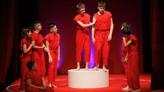 Igrajmo se: Zabranjeno mlađima od 15 strana A