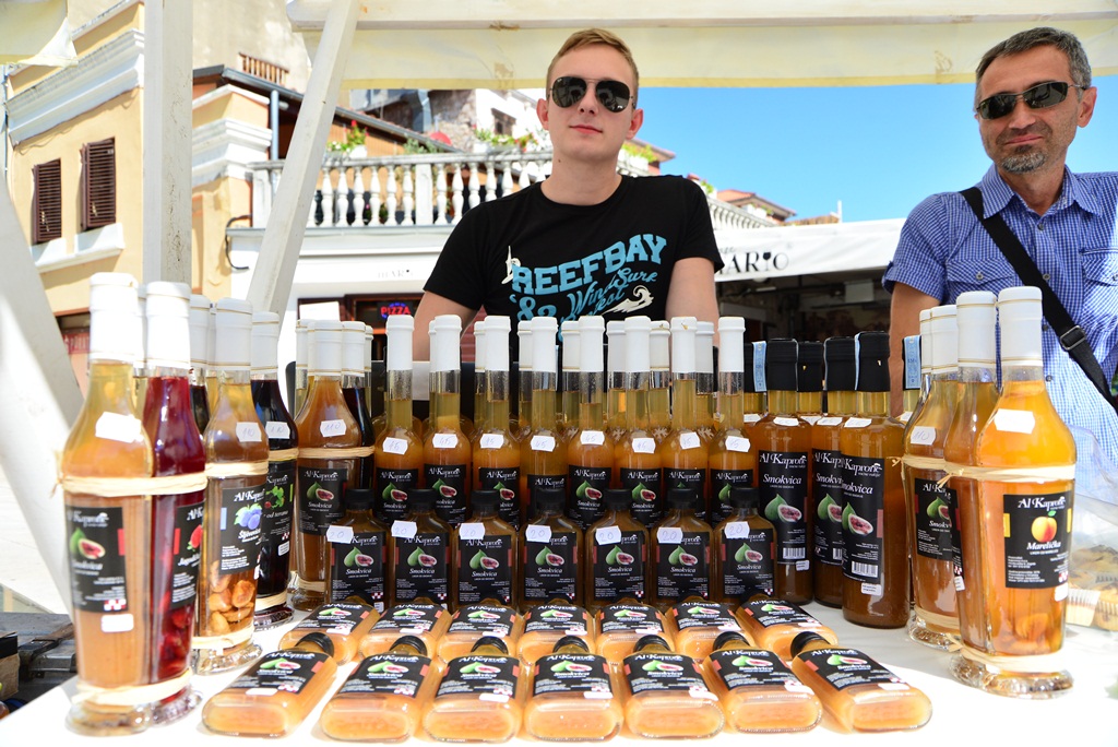 9. Festival smokava: Sajam na Trgu pet bunara