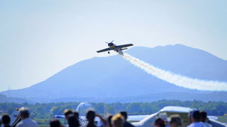 Zagreb, 030911.
Na aerodromu Lucko odrzan je XI. zagrebacki aeromiting.
Foto: Marko Miscevic / CROPIX Zagreb, 030911.
Na aerodromu Lucko odrzan je XI. zagrebacki aeromiting.
Foto: Marko Miscevic / CROPIX