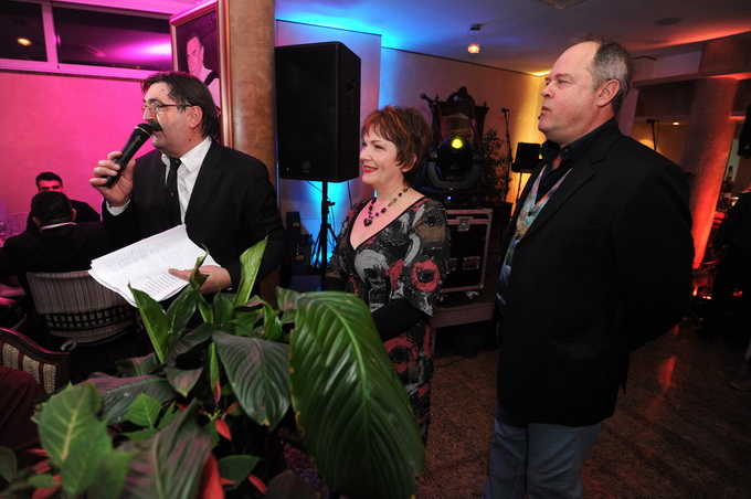 Zadar, 280213.
Poznati restoran Niko na zadarskoj Puntamici je veceras uz bogatu veceru i pjesmu brojnih izvodjaca sa svojim prijateljima i cestim gostima proslavio 50 godina od otvorenja. Na veceri su se pojavili brojni kumovi restorana kroz godine poput