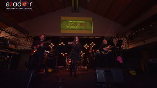 Tisuće Zadrana uživalo na krcatom Narodnom trgu i Tgu Petra Zoranića uz Tomislava Bralića i klapu Intrade Tisuće Zadrana uživalo na krcatom Narodnom trgu i Tgu Petra Zoranića uz Tomislava Bralića i klapu Intrade