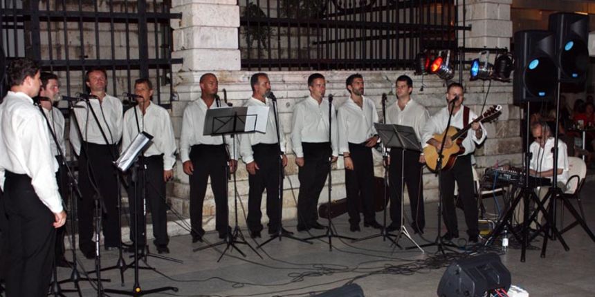 Klapa Kadena (foto: Filip Plazonić) Klapa Kadena (foto: Filip Plazonić)