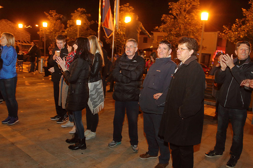 Bibinje: Božićni sajam na Trgu Franje Tuđmana Bibinje: Božićni sajam na Trgu Franje Tuđmana