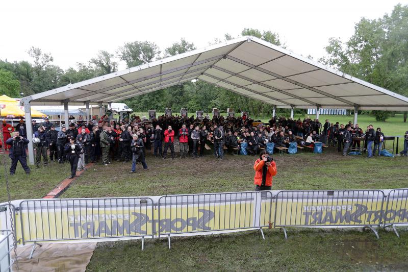 Na jezeru Jarun okupili su se motociklisti iz cijele Hrvatske u sklopu 3. karavane za zivot pod nazivom Bikeri na cesti. Velik broj motociklista zbog loseg vremena nije dosao, no pridruzio im se gradonacelnik Milan Bandic. Photo: Dalibor Urukalovic/PIXSEL