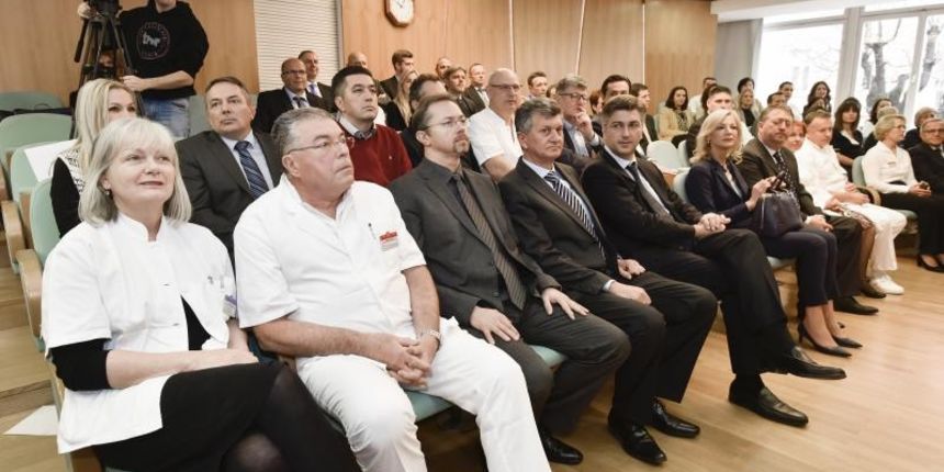 Image 380995 (auto) Image 380995 (auto)