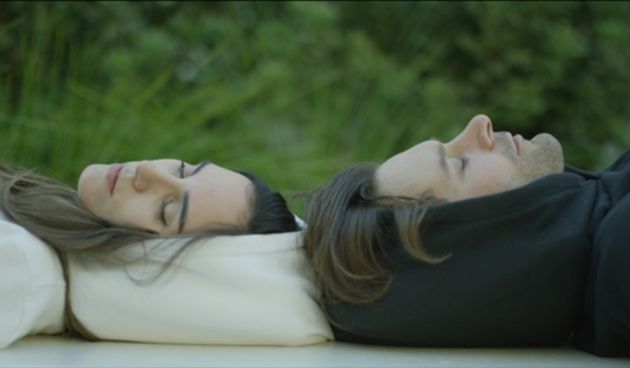 San snova svakog putnika i studenta: Majica s kapuljačom koja se pretvara u jastuk, Foto: Hypnos