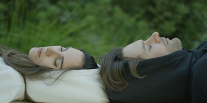 San snova svakog putnika i studenta: Majica s kapuljačom koja se pretvara u jastuk, Foto: Hypnos San snova svakog putnika i studenta: Majica s kapuljačom koja se pretvara u jastuk, Foto: Hypnos