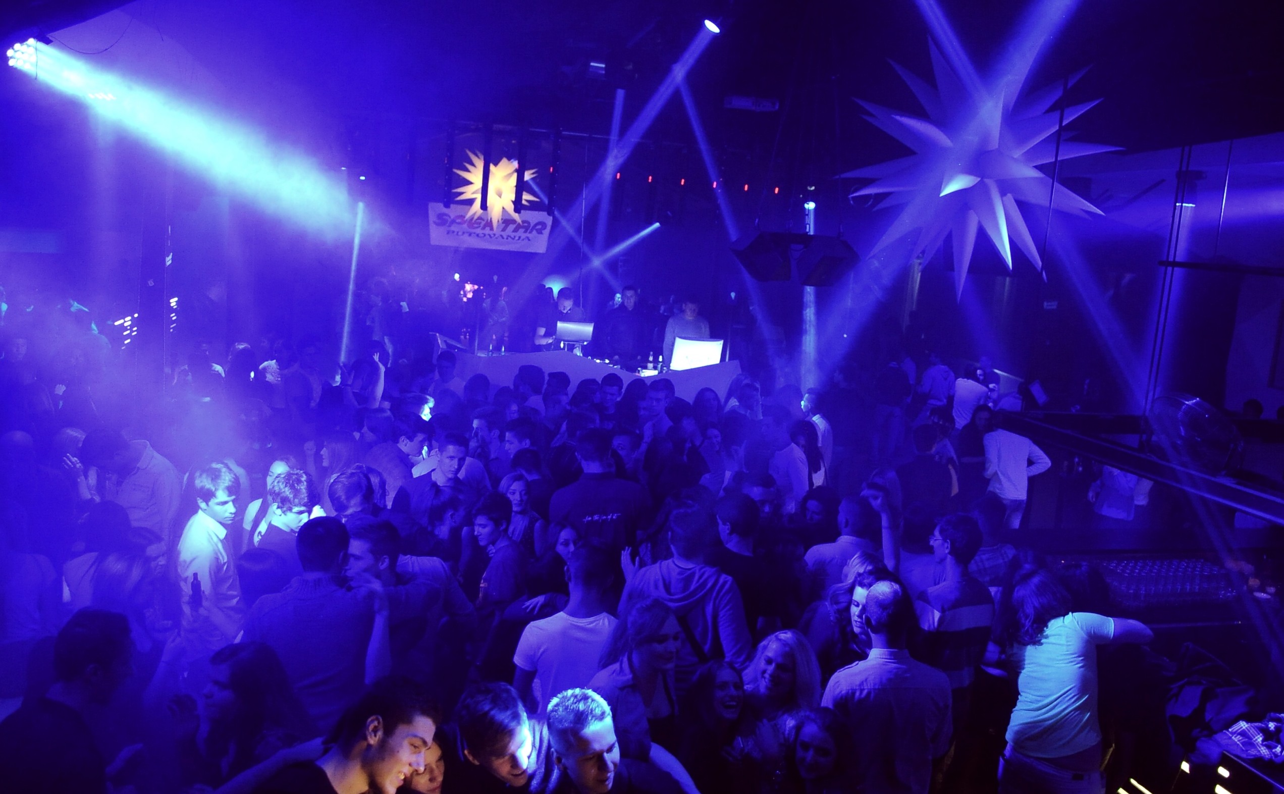 Spektar party u Aquarius klubu