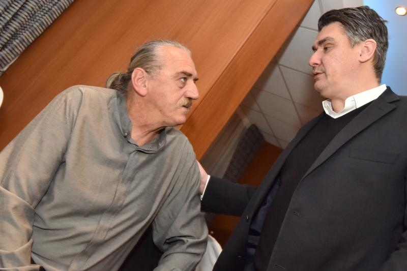 Drženje zadarskih SDP-ovaca u hotelu Kolovare. Dušan Polovina Lungo i Zoran Milanović. Foto: Dino Stanin/PIXSELL