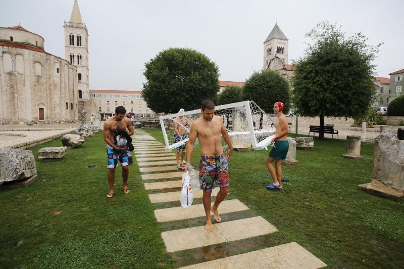Vaterpolo utakmica na Forumu ispred crkve Sv. Donata, Foto: Filip Brala/PIXSELL