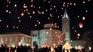 Svjetlosni spektakl “Zaželi ljubav”na zadarskom Forumu, Foto: Roberto Lerga Svjetlosni spektakl “Zaželi ljubav”na zadarskom Forumu, Foto: Roberto Lerga