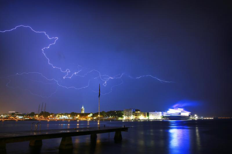 Grmljavinsko nevrijeme 11. rujna 2013. Foto: Filip Brala/PIXDELL Grmljavinsko nevrijeme 11. rujna 2013. Foto: Filip Brala/PIXDELL
