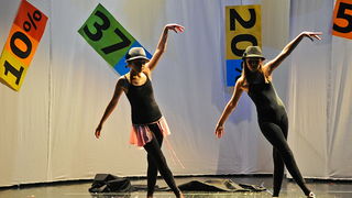 Plesna udruga Gesta: Božićni šoping u SuperOvoj, Foto: Željko Karavida Plesna udruga Gesta: Božićni šoping u SuperOvoj, Foto: Željko Karavida