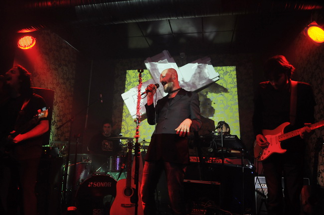 Vodice, 241210.
U kaficu te nocnom klubu Opijum, Vodicani su Bozic docekali u ugodnom i romanticnom raspolozenju uz grupu Urban & 4.
Foto: Marija Mihic / CROPIX