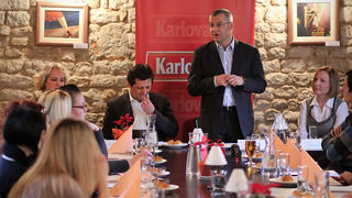Restoran Atriji na Poluotoku. Karlovacka pivovara organizirala je degustaciju domaceg i stranog piva iz svog portfelja, te portfelja Heineken-a. Foto-SAŠA ČUKA Restoran Atriji na Poluotoku. Karlovacka pivovara organizirala je degustaciju domaceg i stranog piva iz svog portfelja, te portfelja Heineken-a. Foto-SAŠA ČUKA