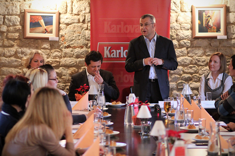 Restoran Atriji na Poluotoku. Karlovacka pivovara organizirala je degustaciju domaceg i stranog piva iz svog portfelja, te portfelja Heineken-a. Foto-SAŠA ČUKA Restoran Atriji na Poluotoku. Karlovacka pivovara organizirala je degustaciju domaceg i stranog piva iz svog portfelja, te portfelja Heineken-a. Foto-SAŠA ČUKA