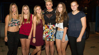 Mještani Bibinja sinoć su uživali u vrhunskom koncertu grupe Colonija na sportskom centru Crljenica Mještani Bibinja sinoć su uživali u vrhunskom koncertu grupe Colonija na sportskom centru Crljenica