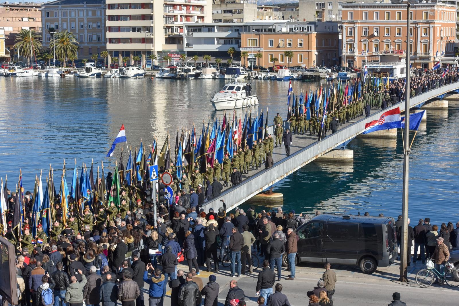 Mimohod ratnih postrojbi u Zadru