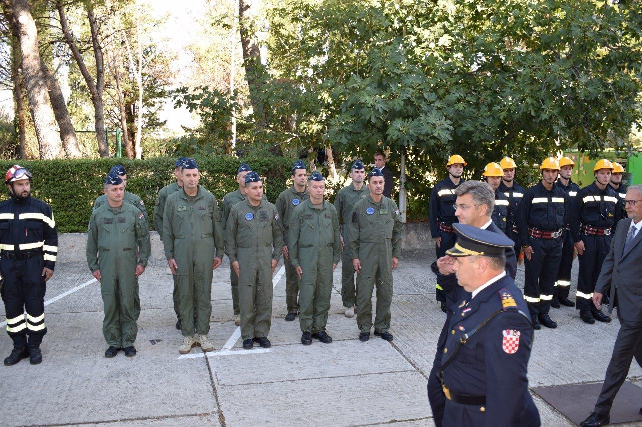 U Divuljama održana tematska sjednica premijera i župana o požarnoj sezoni U Divuljama održana tematska sjednica premijera i župana o požarnoj sezoni