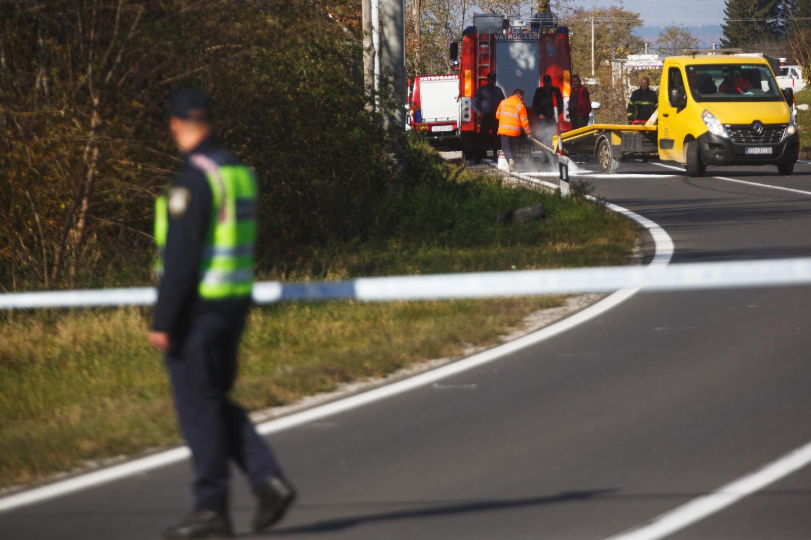 Jošani: Tri osobe poginule u frontalnom sudaru između dva automobila Jošani: Tri osobe poginule u frontalnom sudaru između dva automobila