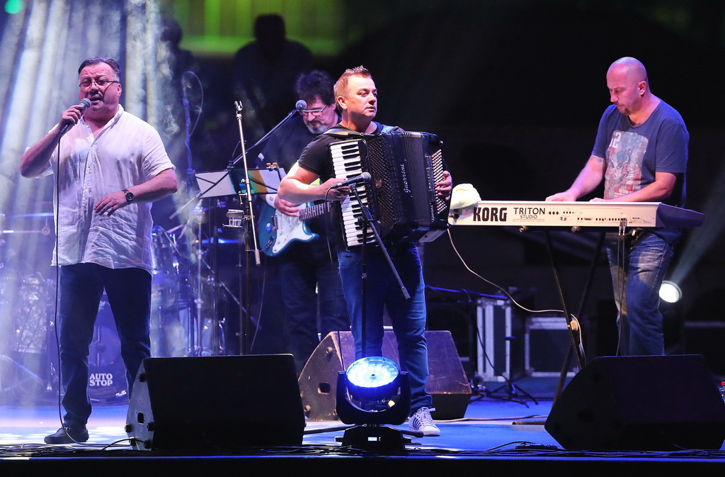 Halid Bešlić maestralno zaključio koncertnu sezonu u Biogradu na Moru