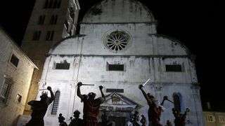 05.07.2013., Zadar – Na Trgu opatice Cike, ispred crkve svete Marije, gostovalo je Hrvatsko glazbeno drustvo sveta Cecilija iz Korcule. Izveli su tradicionalnu moresku, romanticni ples s macevima. Photo: Filip Brala/PIXSELL