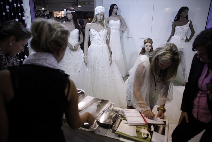 Zagreb, 300911.
Na Zagrebackom velesajmu poceli su Dani Vjencanja koji ce trajati do 2. listopada.
Na slici: vjencanice.
Foto: Dragan Matic / Cropix Zagreb, 300911.
Na Zagrebackom velesajmu poceli su Dani Vjencanja koji ce trajati do 2. listopada.
Na slici: vjencanice.
Foto: Dragan Matic / Cropix