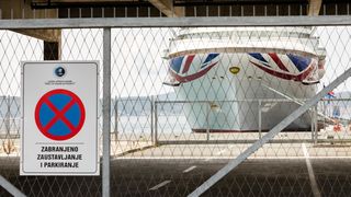 Zadar: Jutros u Gaženicu uplovio kruzer Azura Zadar: Jutros u Gaženicu uplovio kruzer Azura