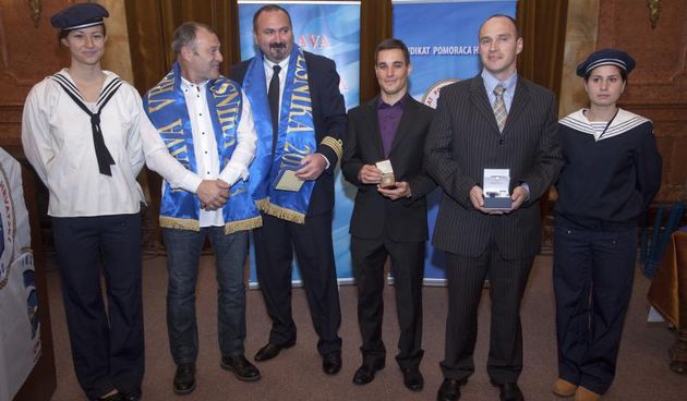 Rijeka – Odrzana 49. po redu Plava vrpca Vjesnika pod pokroviteljstvom sindikata pomoraca na kojem su dodjeljena priznanja za podvige na moru. Nagrade su primili Mirko Busljeta, posada tankera Kornati, Stanko Kovacevic. Photo: Nel Pavletic/PIXSELL