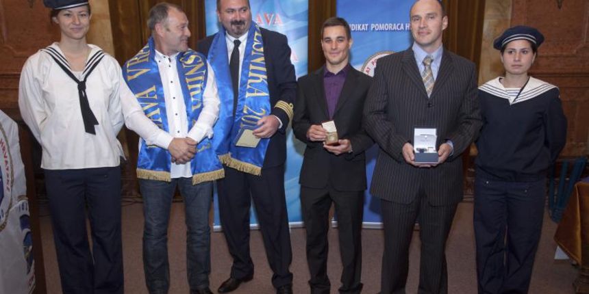 Rijeka – Odrzana 49. po redu Plava vrpca Vjesnika pod pokroviteljstvom sindikata pomoraca na kojem su dodjeljena priznanja za podvige na moru. Nagrade su primili Mirko Busljeta, posada tankera Kornati, Stanko Kovacevic. Photo: Nel Pavletic/PIXSELL Rijeka – Odrzana 49. po redu Plava vrpca Vjesnika pod pokroviteljstvom sindikata pomoraca na kojem su dodjeljena priznanja za podvige na moru. Nagrade su primili Mirko Busljeta, posada tankera Kornati, Stanko Kovacevic. Photo: Nel Pavletic/PIXSELL