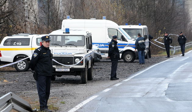 Josipdol, 281112.
Na drzavnoj cesti D-23 Duga Resa-Josipdol-Senj, u zaseoku Fulaje pronadjeni su ljudski ostaci. Zbog blizine odmorista Modrus gdje je zabiljezen posljednji signal mobitela nestale Antonije Bilic, dogadjaj se  nesluzbeno dovodi u vezu s nj