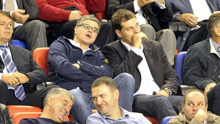 Split, 300910.
Stadion Poljud.
Nogometna utakmica drugog kola Europske lige,
Hajduk – Anderlecht.
Na fotografiji: Slaven Bilic i Aljosa Asanovic.
Foto: Josko Ponos / CROPIX Split, 300910.
Stadion Poljud.
Nogometna utakmica drugog kola Europske lige,
Hajduk – Anderlecht.
Na fotografiji: Slaven Bilic i Aljosa Asanovic.
Foto: Josko Ponos / CROPIX