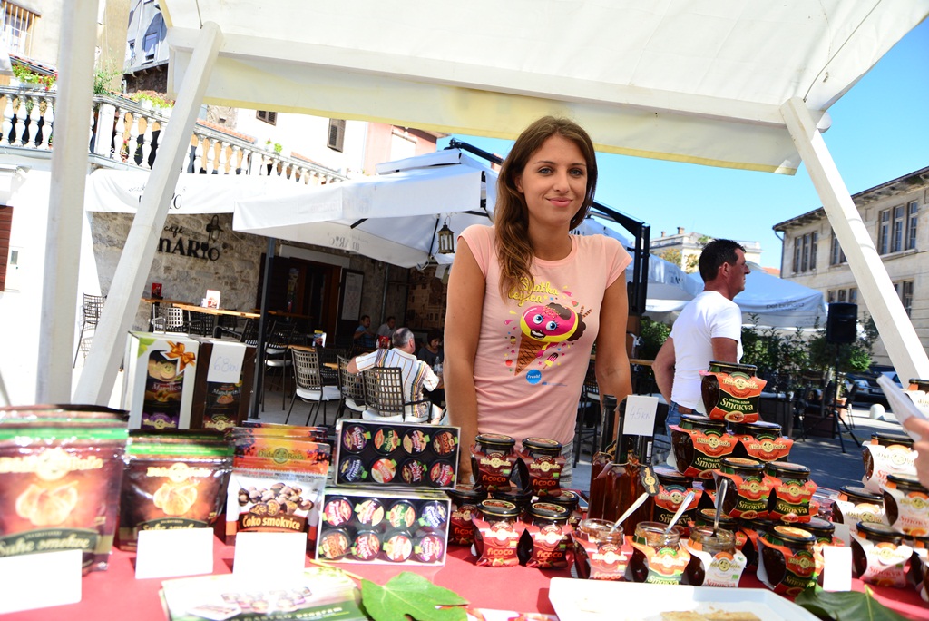 9. Festival smokava: Sajam na Trgu pet bunara