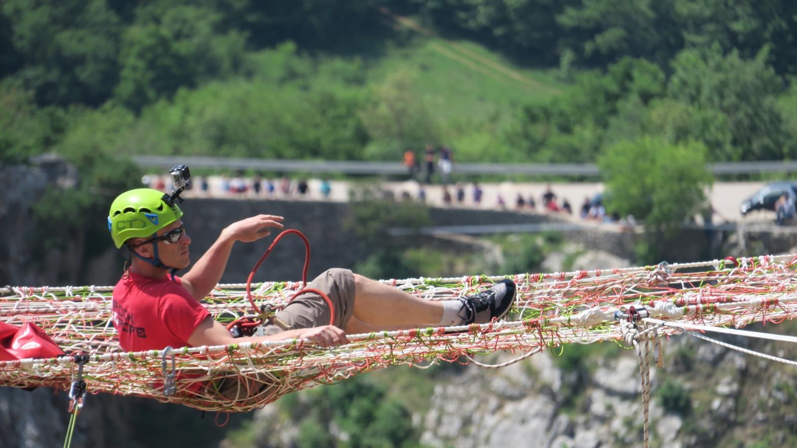 Rap jumping, Crveno jezero