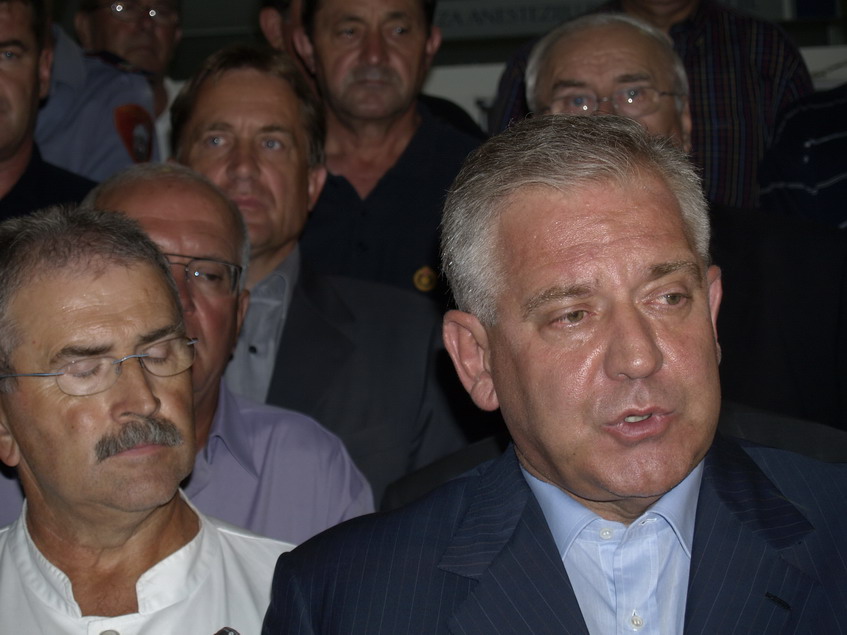 Sanader u posjeti ozljedjenim vatrogascima