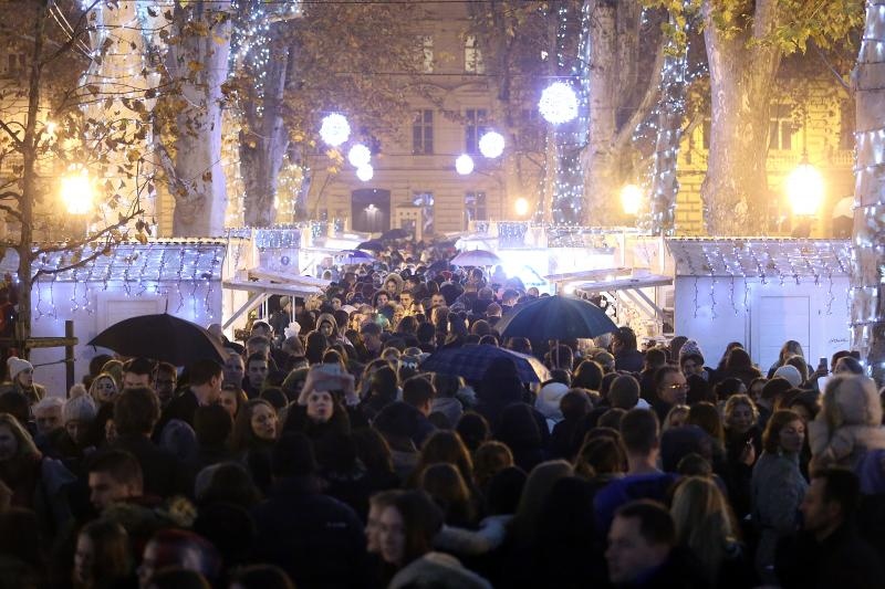 Na Zrinjevcu otvoren Advent u Zagrebu