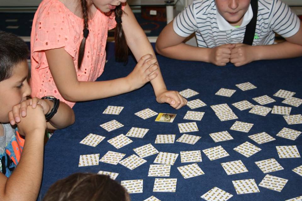 Etno dani: Osnovci igrali “Igru pamtilicu” u Gradskoj straži Etno dani: Osnovci igrali “Igru pamtilicu” u Gradskoj straži