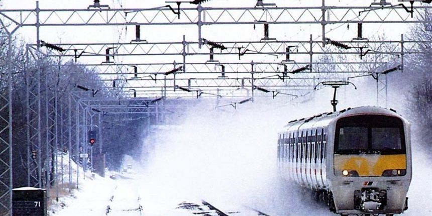 Vlak u snijegu, Foto. tportal.hr Vlak u snijegu, Foto. tportal.hr