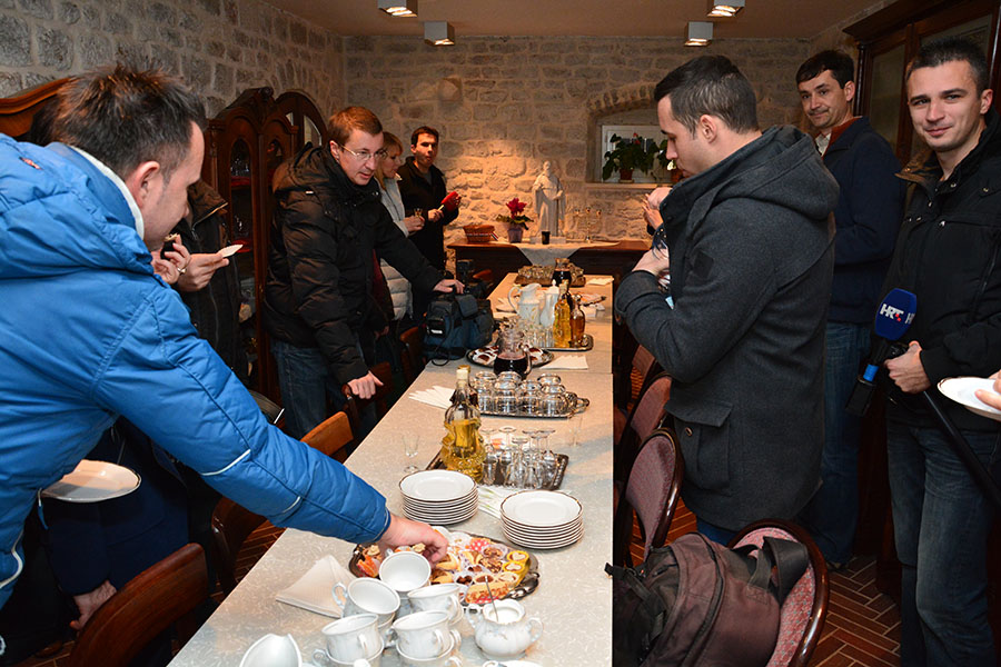 Gradonačelnik Kalmeta posjetio benediktinke; foto Iva Perinčić Gradonačelnik Kalmeta posjetio benediktinke; foto Iva Perinčić
