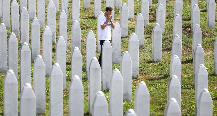 Srebrenica plače: Na komemoraciji pokop 19 žrtava – najmlađi, Fikret i Azmir imali su 16 i 17 godina, a Zilha 24