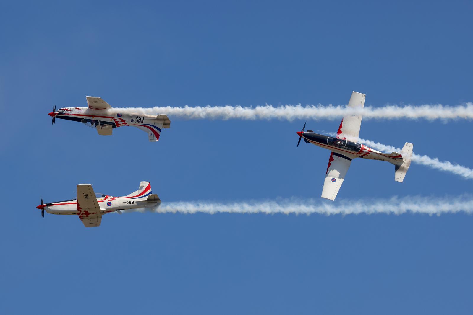 Zemunik: 20. obljetnica akrobatske grupe “Krila Oluje” Zemunik: 20. obljetnica akrobatske grupe “Krila Oluje”