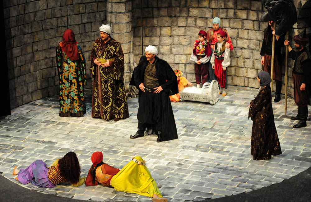 Zadar, 23.02.2012. snimio: Nenad Marčev
Gradsko kazalište Marina Držića Dubrovnik
Milan Ogrizović
HASANAGINICA
redatelj: Ivan Leo Lemo
Igraju: Jasna Jukić, Vladimir Posavec, Slavko Juraga, Milka Podrug Kokotović, Izmira Brautović, Lana Helena Hul Zadar, 23.02.2012. snimio: Nenad Marčev
Gradsko kazalište Marina Držića Dubrovnik
Milan Ogrizović
HASANAGINICA
redatelj: Ivan Leo Lemo
Igraju: Jasna Jukić, Vladimir Posavec, Slavko Juraga, Milka Podrug Kokotović, Izmira Brautović, Lana Helena Hul